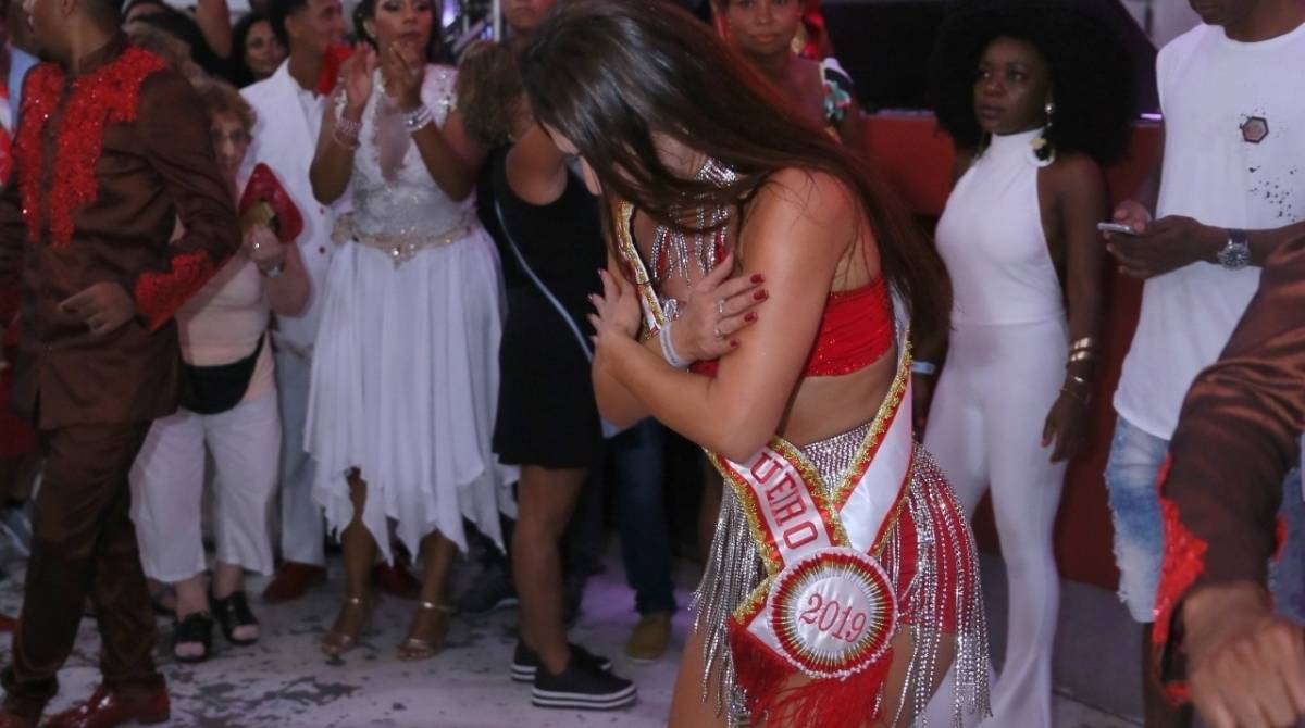 Modelo Luisa Langer durante a entrega da faixa de musa da Acad&ecirc;micos do Salgueiro