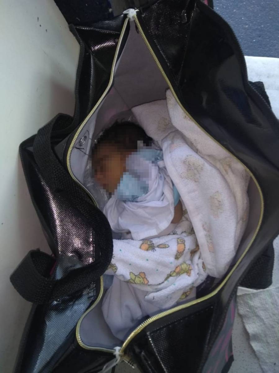 Bebê foi encontrado em uma mala - Reprodução / Internet