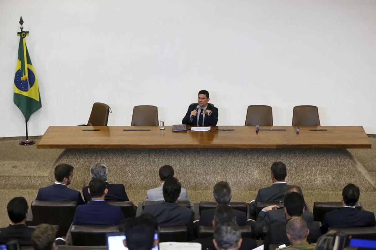 O ministro da Justiça e Segurança Pública, Sergio Moro, se reúne com governadores e secretários estaduais de Segurança Pública para apresentar o Projeto de Lei Anticrime