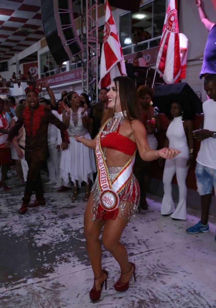 Modelo Luisa Langer durante a entrega da faixa de musa da Acad&ecirc;micos do Salgueiro