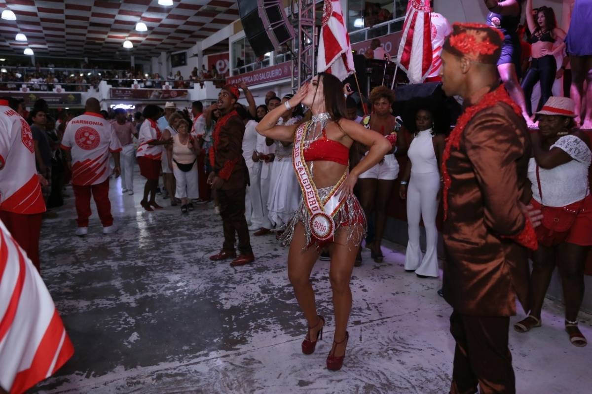 Modelo Luisa Langer durante a entrega da faixa de musa da Acad&ecirc;micos do Salgueiro