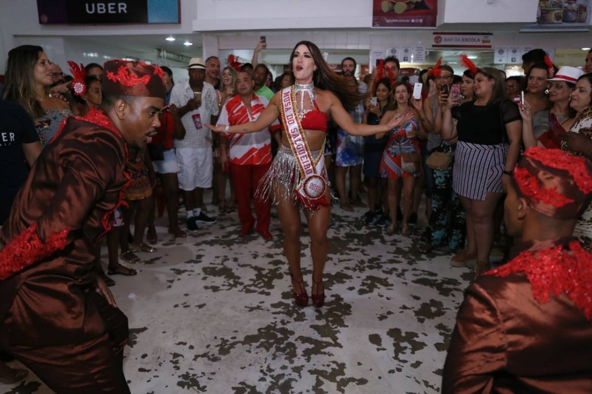 Modelo Luisa Langer durante a entrega da faixa de musa da Acad&ecirc;micos do Salgueiro