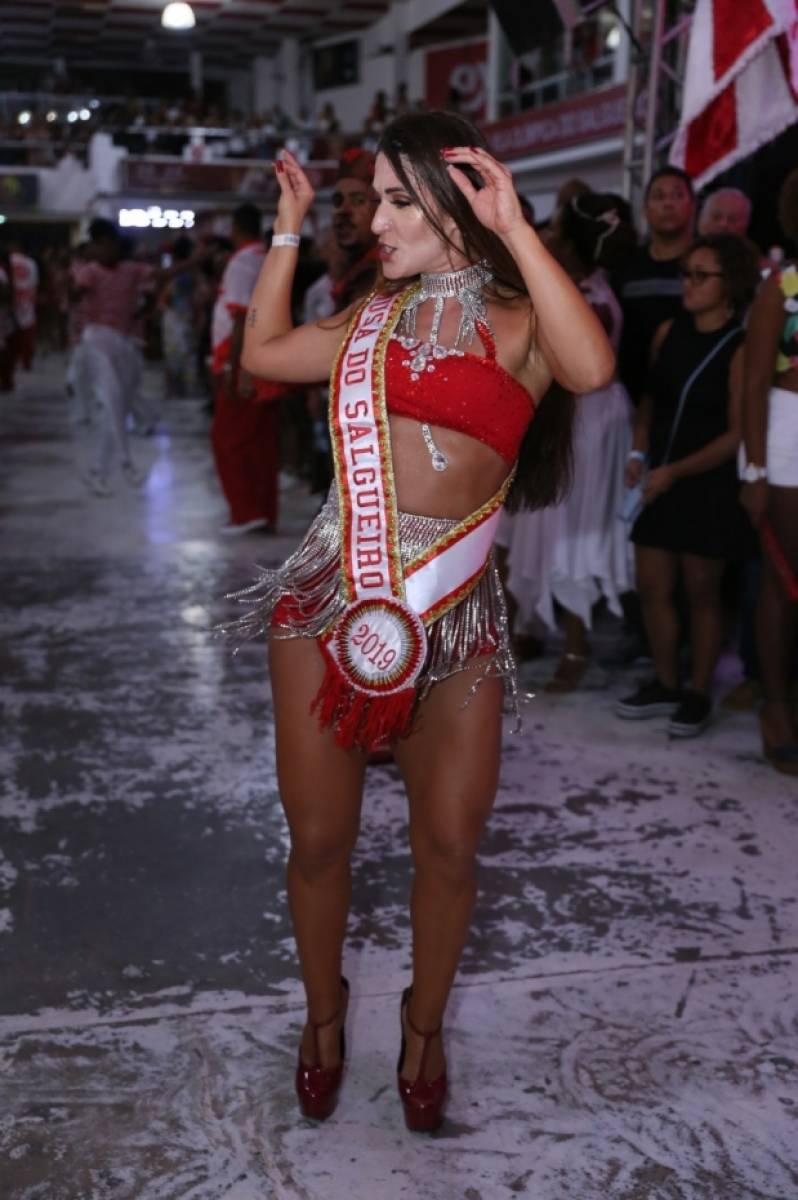 Modelo Luisa Langer durante a entrega da faixa de musa da Acad&ecirc;micos do Salgueiro