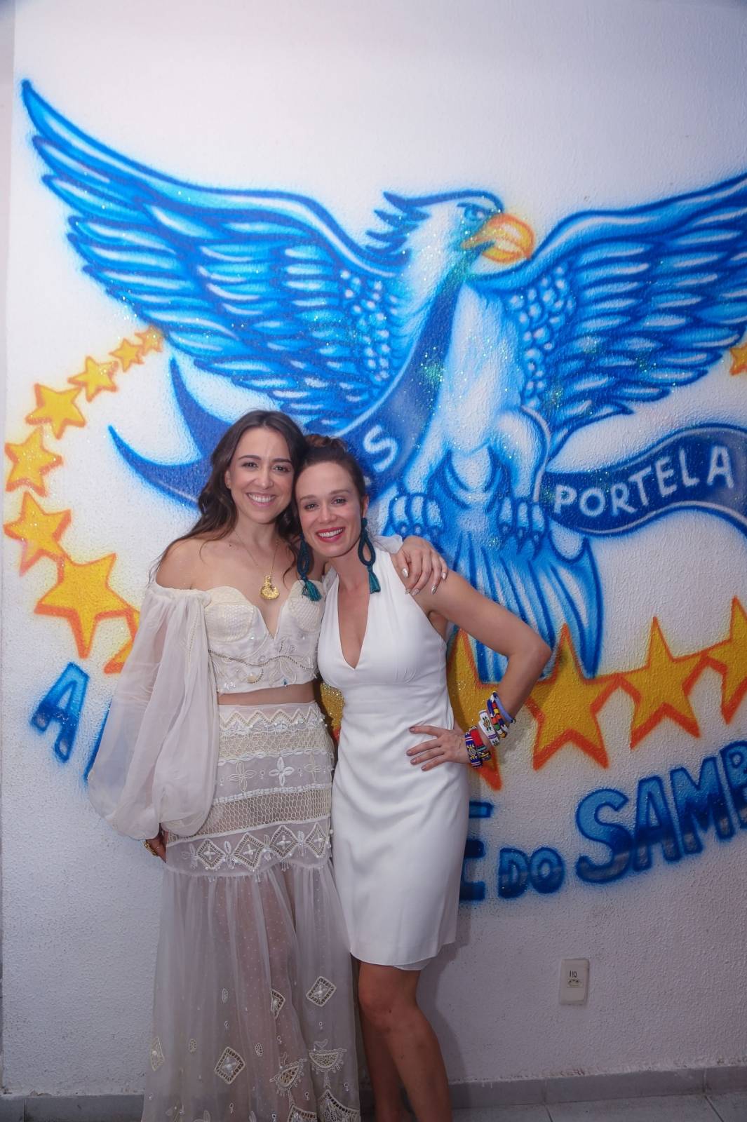 Roberta Sá e Mariana Ximenes durante a Feijoada da Família Portelense