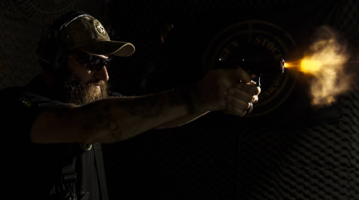 Rio de Janeiro, 05/02/2019, ter&ccedil;a feira - Posse de arma, como esta o mercado de cursos de tiro ap&oacute;s mudan&ccedil;as na legisla&ccedil;&atilde;o. Jo&atilde;o Bercle instrutor de tiro esportivo no clube Colt 45 no cetnro do RIo. Foto: Marcio Mercante / Agencia O Dia.