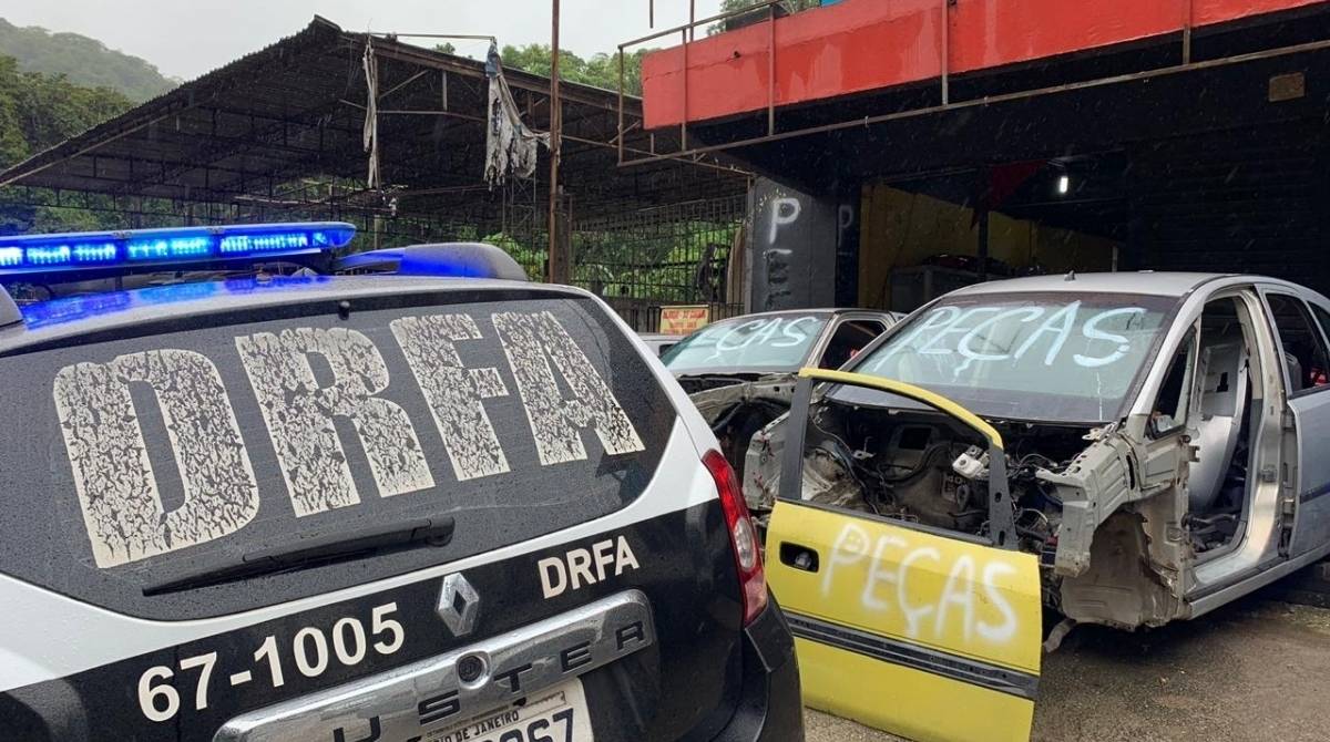 Policiais em desmanche da Zona Oeste