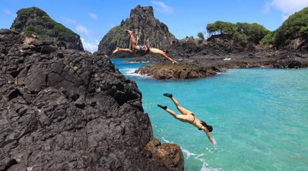 Juliana Paiva e Nicolas Prattes em Fernando de Noronha, Pernambuco