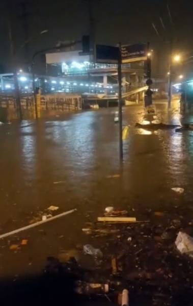 Alagamento próximo à estação da SuperVia de Padre Miguel