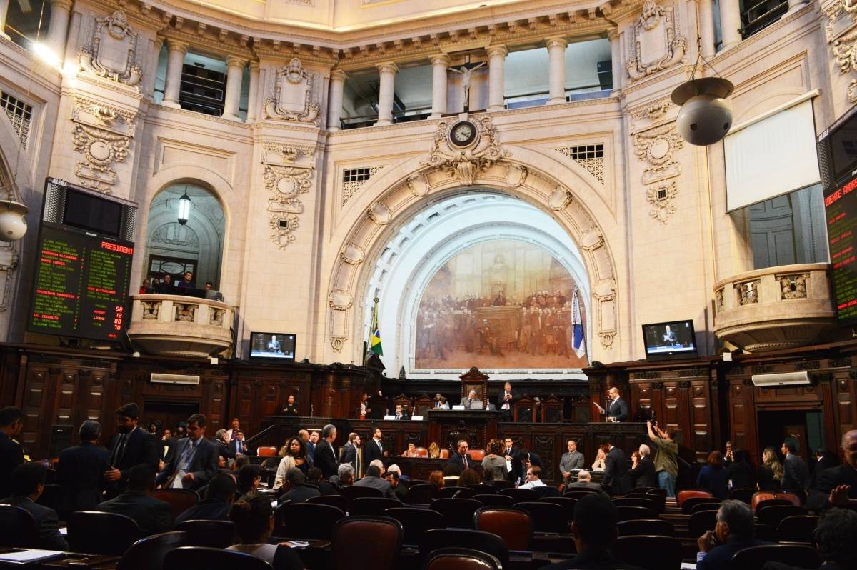 Alerj vota projeto que visa acelerar posse de suplentes de deputados presos - Paulo Carneiro/Parceiro/Agência O Dia