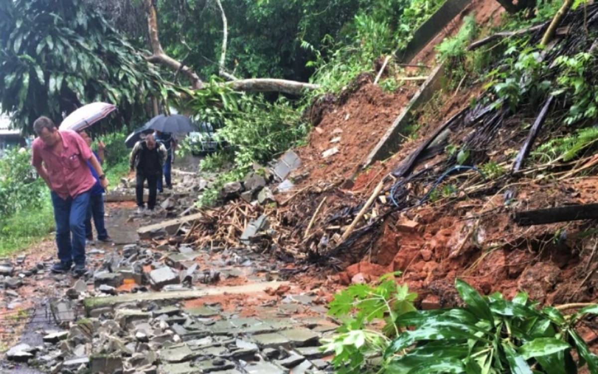 Estragos da chuva em Angra