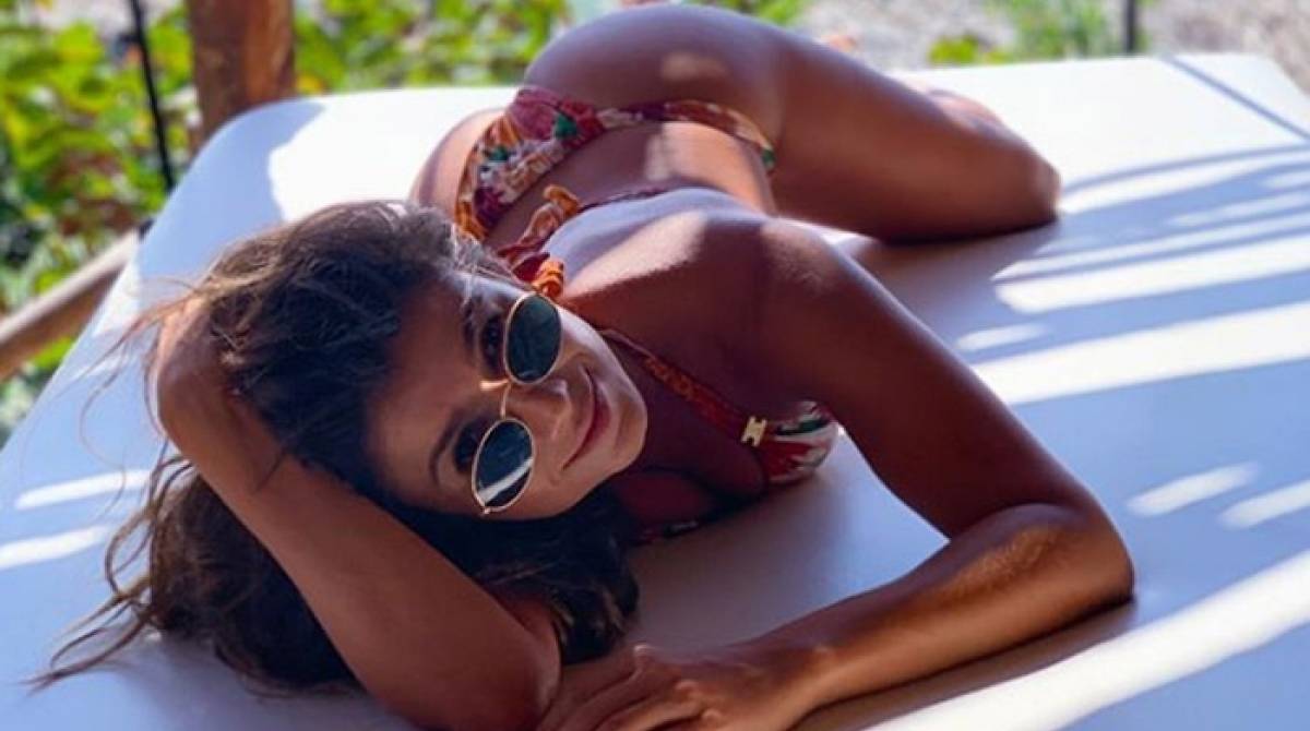 Paula Fernandes sensualiza em Canc&uacute;n, no M&eacute;xico