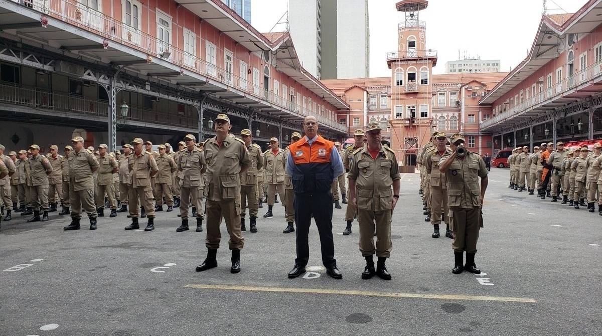 Wilson Witzel participa de homenagem a bombeiros que participaram de busca e resgate em Brumadinho