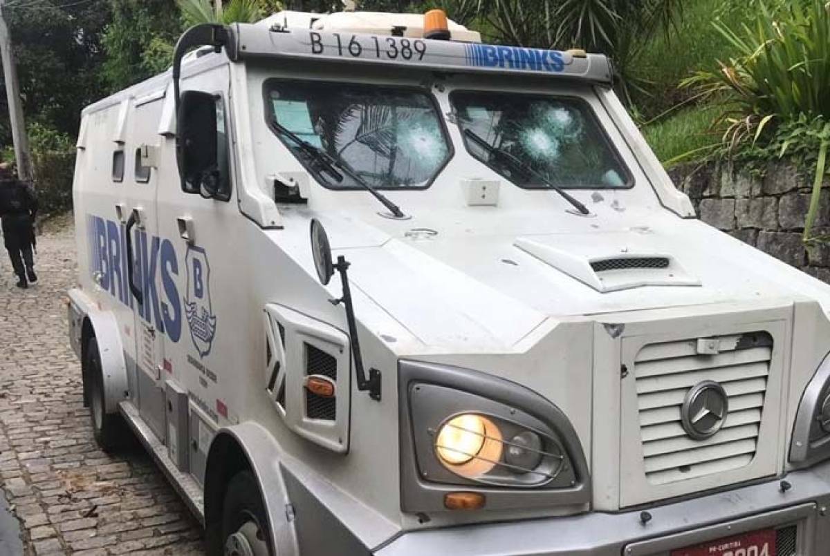 Carro-forte foi assaltado na Rio-Santos 