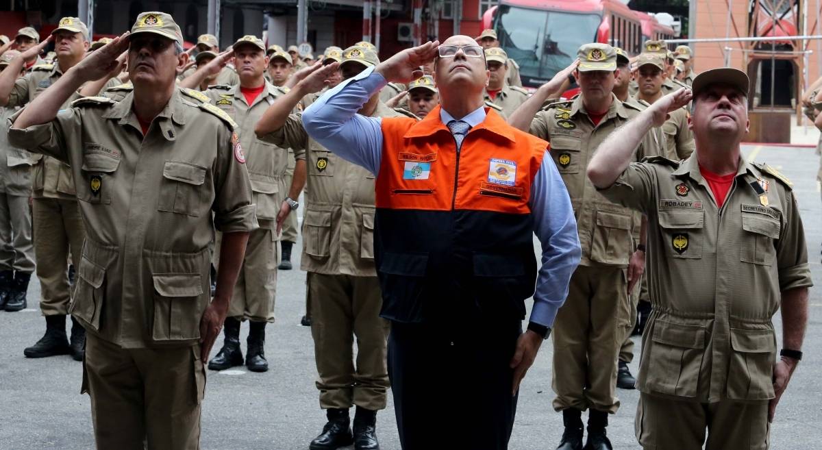 Governador Wilson Witzel na homenagem aos bombeiros que atuaram em Brumadinho e entrega de 10 viaturas para a corporação - Divulgação / Carlos Magno
