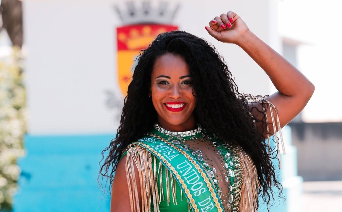 Musas de Duque de Caxias se preparam para brilhar na Sapucaí. Na foto, Marisa Furacão.