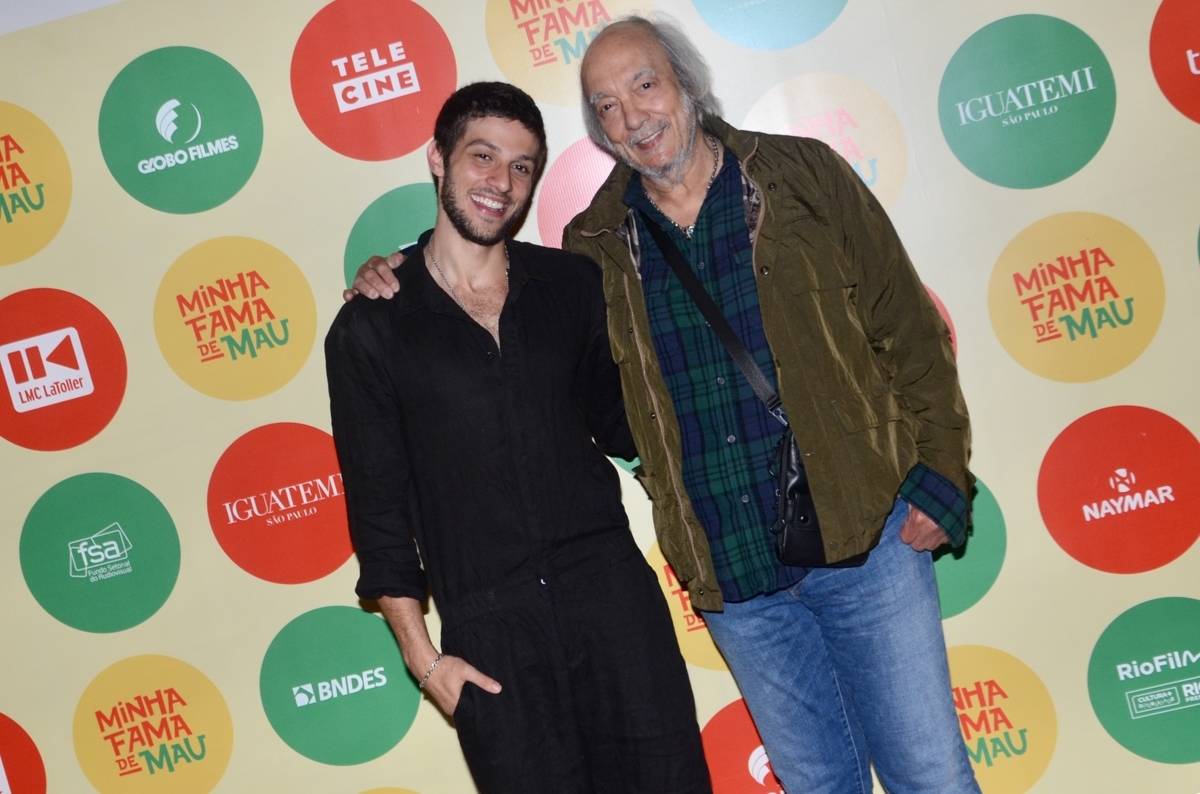 Chay Suede interpreta Erasmo Carlos no longa