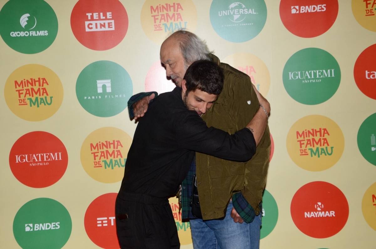 Chay Suede interpreta Erasmo Carlos no longa