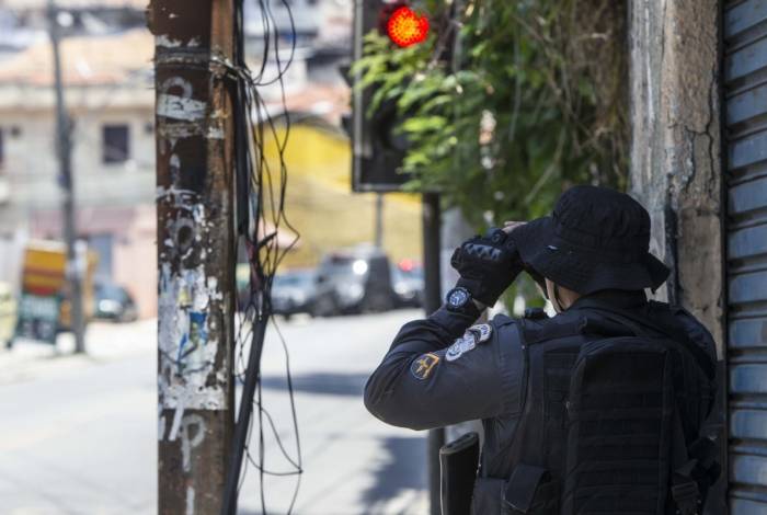 Confronto entre policiais e bandidos deixou 13 mortos nos morros Fallet, Fogueteiro e Prazeres