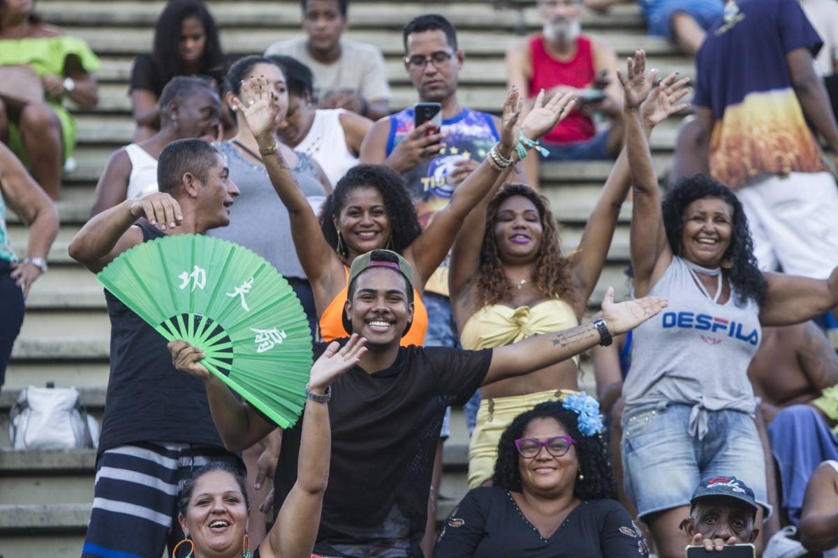 Rio de Janeiro, 10/02/2019, Domingo - Faltando pouco menos de um m&ecirc;s para o carnaval, os ensaios t&eacute;cnicos na Marqu&ecirc;s de Sapuca&iacute; voltam a ser realizados. Os ensaios estavam suspensos desde 2017 por falta de patroc&iacute;nio. Rute Labra compositora. Foto: M&aacute;rcio Mercante / Ag&ecirc;ncia O Dia.