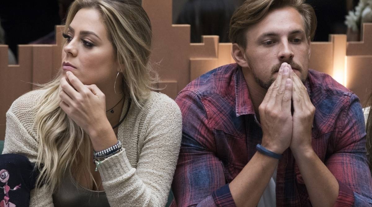Alan (E), Isabella e Diego: trio pediu votos para sua permanência na atração, durante o Raio-X