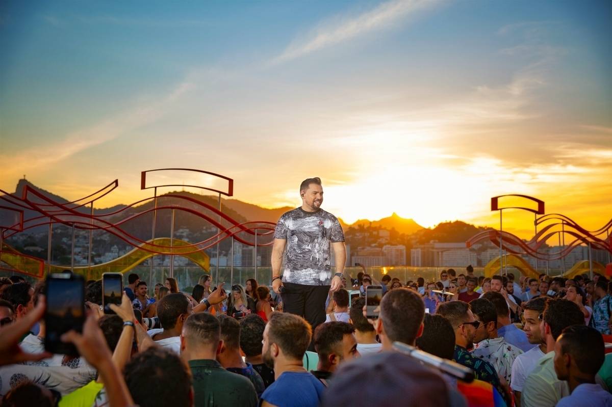 Xand Avião durante a gravação do DVD 'Xand Errejota'