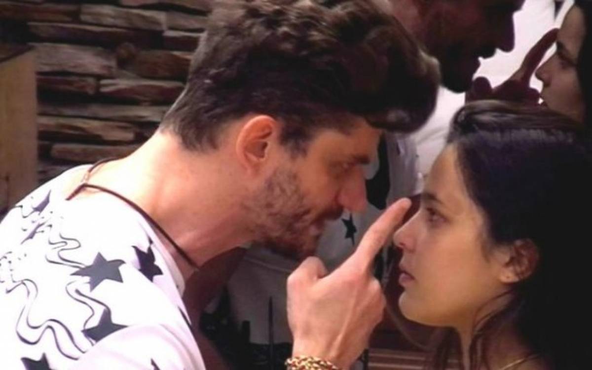 Marcus e Emily: relação abusiva