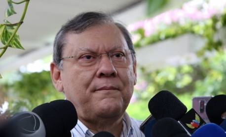 Milton Neves compara torcida do Flamengo com a do Corinthians, e afineta: 'Terceirizada Rubro-Negra'