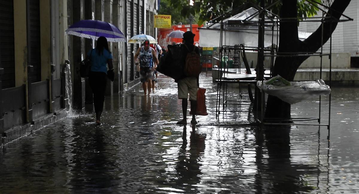 Rio, 13/02/2019 - Chuva provoca alagamento na Rua do Catete esquina com Rua  Silveira Martins no Catete -  Foto: Severino  Silva/Ag&ecirc;ncia O Dia
