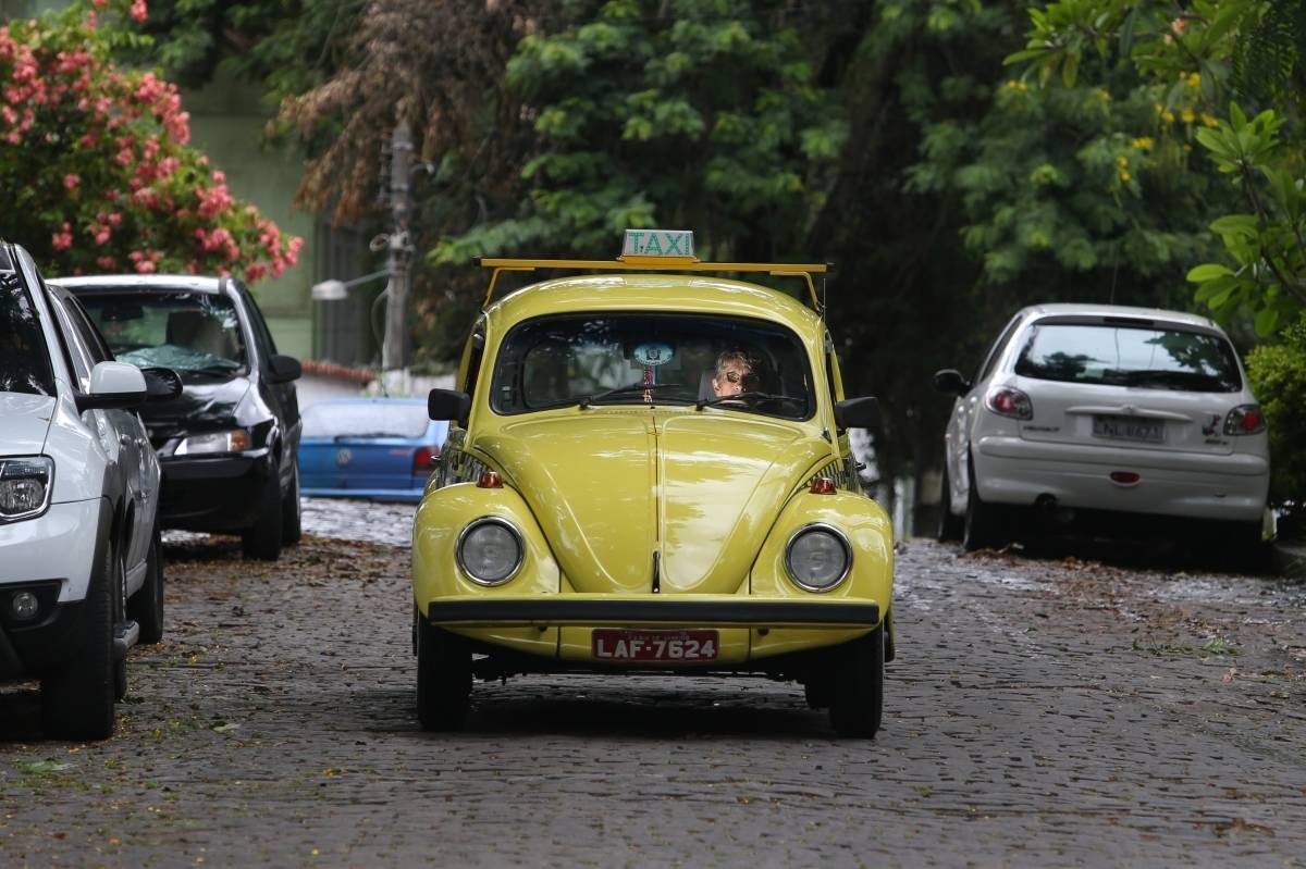 Matéria Especial - Heróis da Resistência - Fotos dos dois últimos motoristas de Táxis Fuscas do Rio de Janeiro. Personagem: Rodolfo Cardoso. Fotos: Daniel Castelo Branco / Agencia O Dia