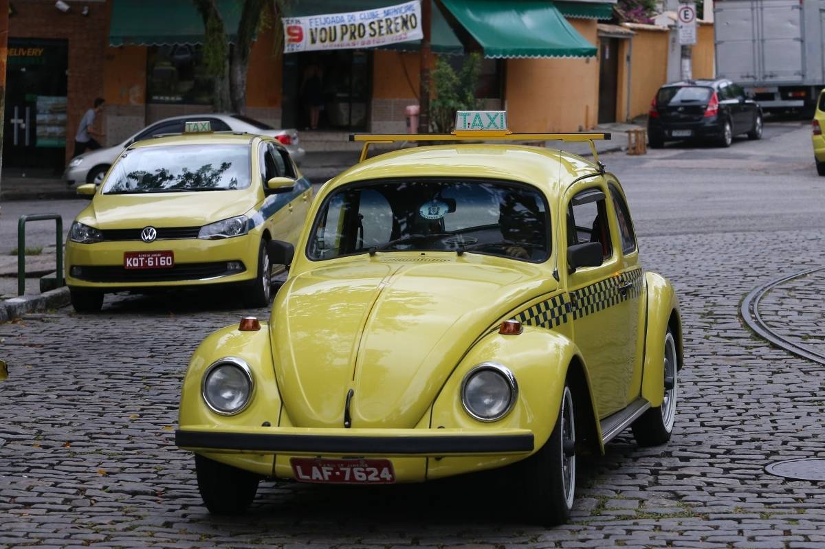 Matéria Especial - Heróis da Resistência - Fotos dos dois últimos motoristas de Táxis Fuscas do Rio de Janeiro. Fotos: Daniel Castelo Branco / Agencia O Dia