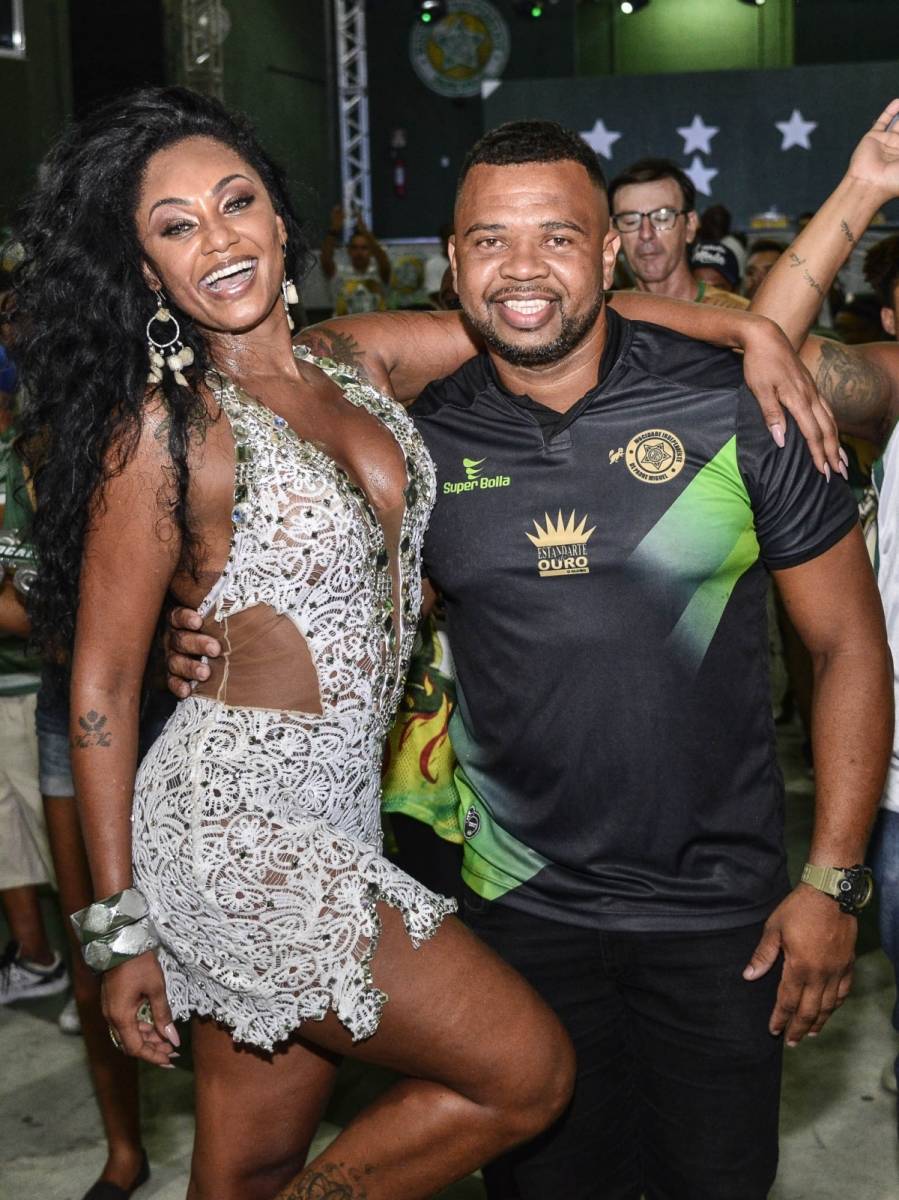 Rainha e mestre de bateria da Mocidade Independente de Padre Miguel