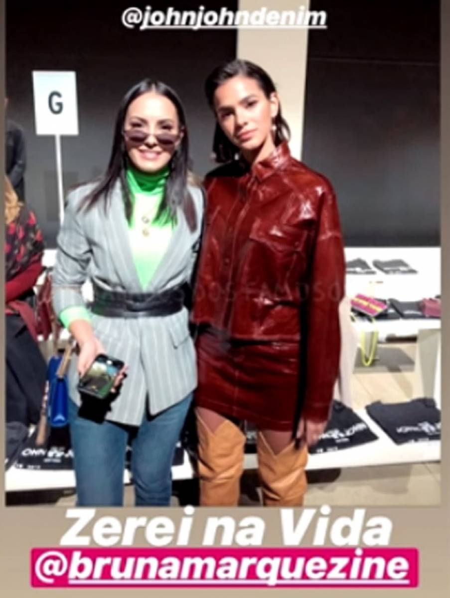 Blogueira brasileira posa com Bruna Marquezine em evento de moda em Nova York, mas depois reclama: 'esnobe' - Reprodução Internet