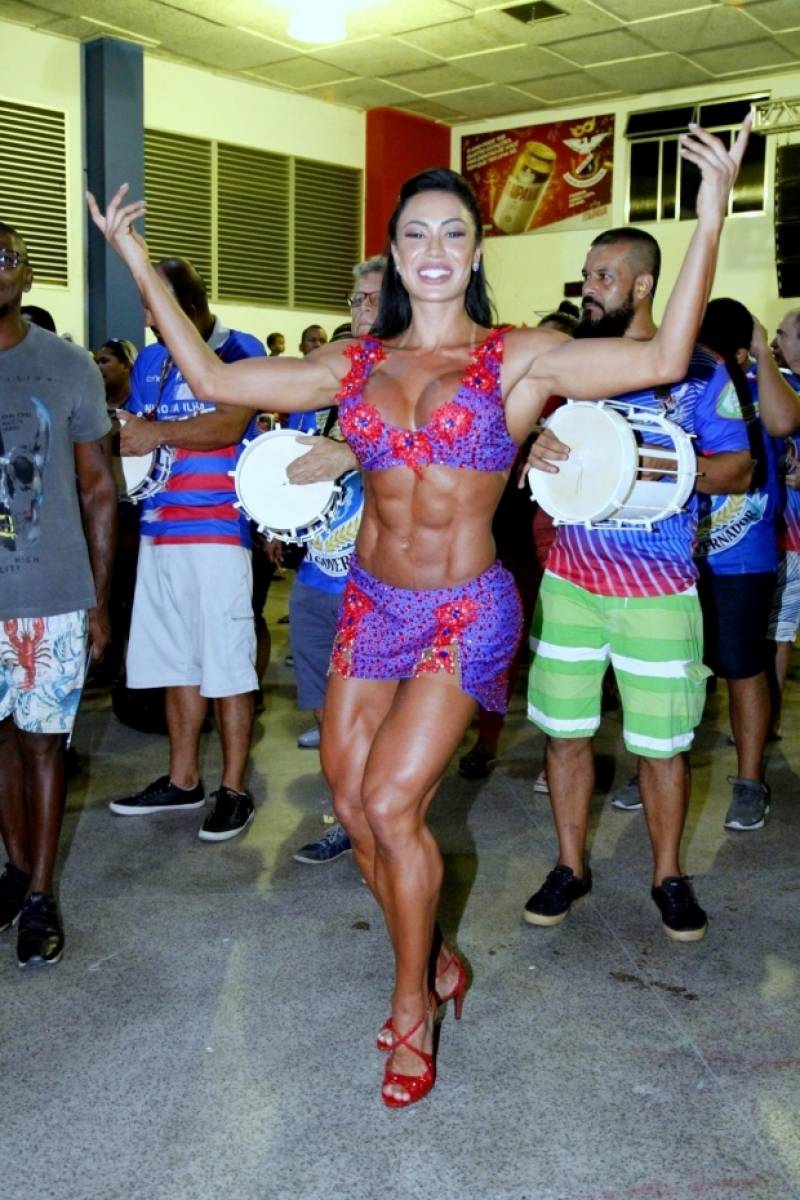 Gracyanne Barbosa Mostra Músculos No Ensaio Da União Da Ilha Mh Carnaval 3646