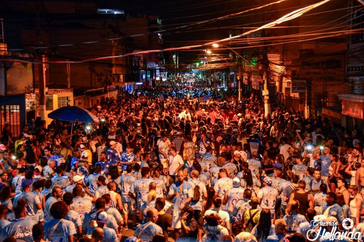 Ensaio de rua da Beija-Flor de Nil&oacute;polis