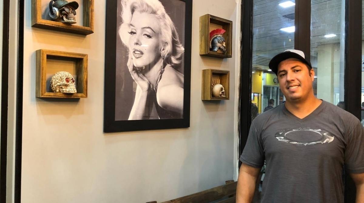 O tatuador Gustavo Tattoo inaugurou nova loja em Duque de Caxias.