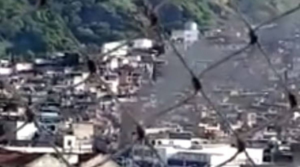 Incêndio em um dos acessos a Vila Cruzeiro