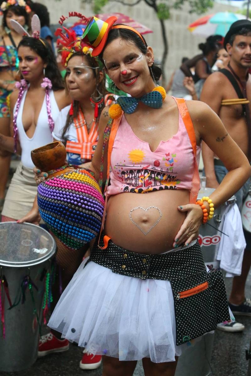 O DIA NA FOLIA - Carnaval 2019 - Multibloco - Local: rua do Lavradio, Centro, Rio de Janeiro. O Multibloco surgiu em setembro de 2008, com o comando de os Tha&iacute;s Bezerra e Lino Amorim, para formar a bateria para o desfile no ano de 2009. Foto: Daniel Castelo Branco / Agencia O Dia
