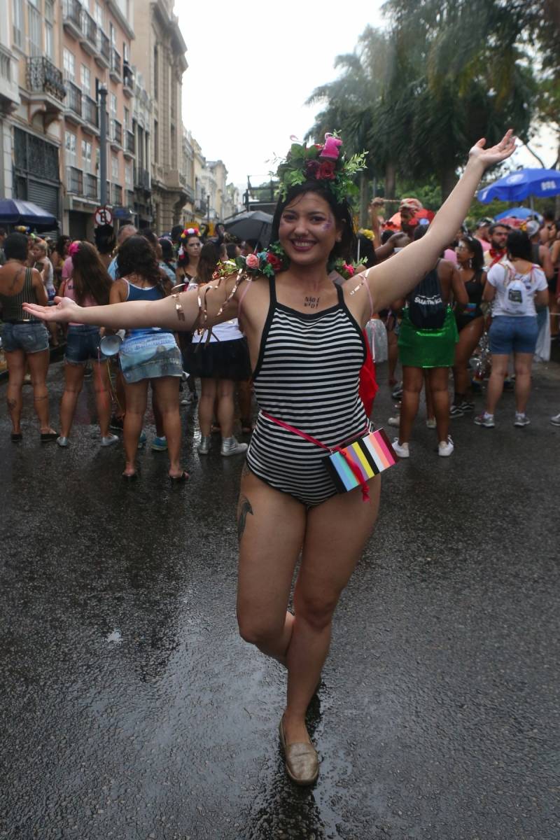 O DIA NA FOLIA - Carnaval 2019 - Multibloco - Local: rua do Lavradio, Centro, Rio de Janeiro. O Multibloco surgiu em setembro de 2008, com o comando de os Tha&iacute;s Bezerra e Lino Amorim, para formar a bateria para o desfile no ano de 2009. Foto: Daniel Castelo Branco / Agencia O Dia