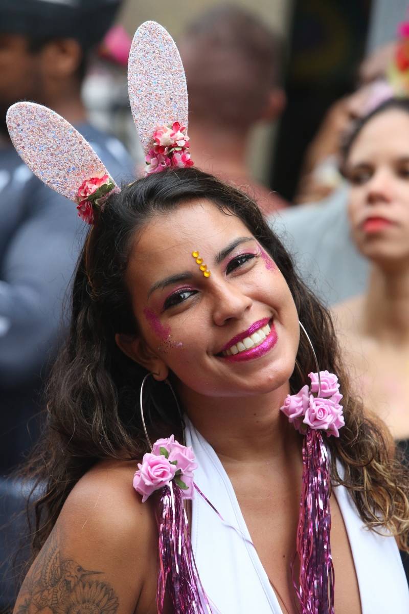 O DIA NA FOLIA - Carnaval 2019 - Multibloco - Local: rua do Lavradio, Centro, Rio de Janeiro. O Multibloco surgiu em setembro de 2008, com o comando de os Tha&iacute;s Bezerra e Lino Amorim, para formar a bateria para o desfile no ano de 2009. Foto: Daniel Castelo Branco / Agencia O Dia
