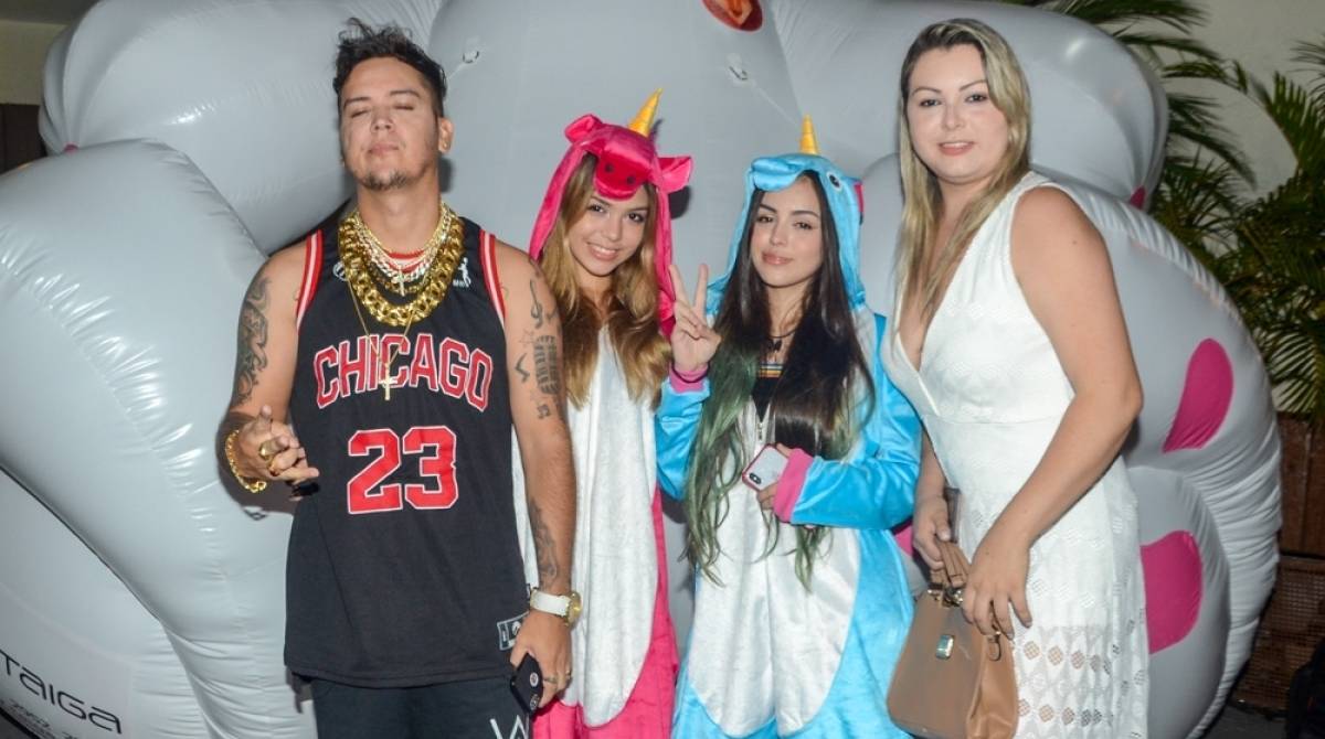 MC Melody e a fam&iacute;lia na festa do pijama de Tati Zaqui
