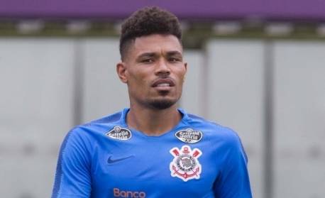 Botafogo discorda de valores e negociação por Júnior Urso esfria