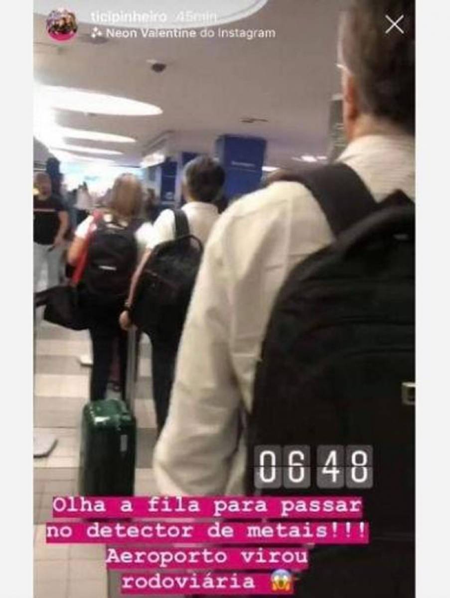 Ticiane Pinheiro reclama da fila do aeroporto: 'parece rodoviária'