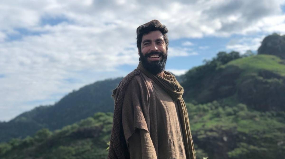 Ator Vandré Silveira interpreta Lázaro na novela Jesus
