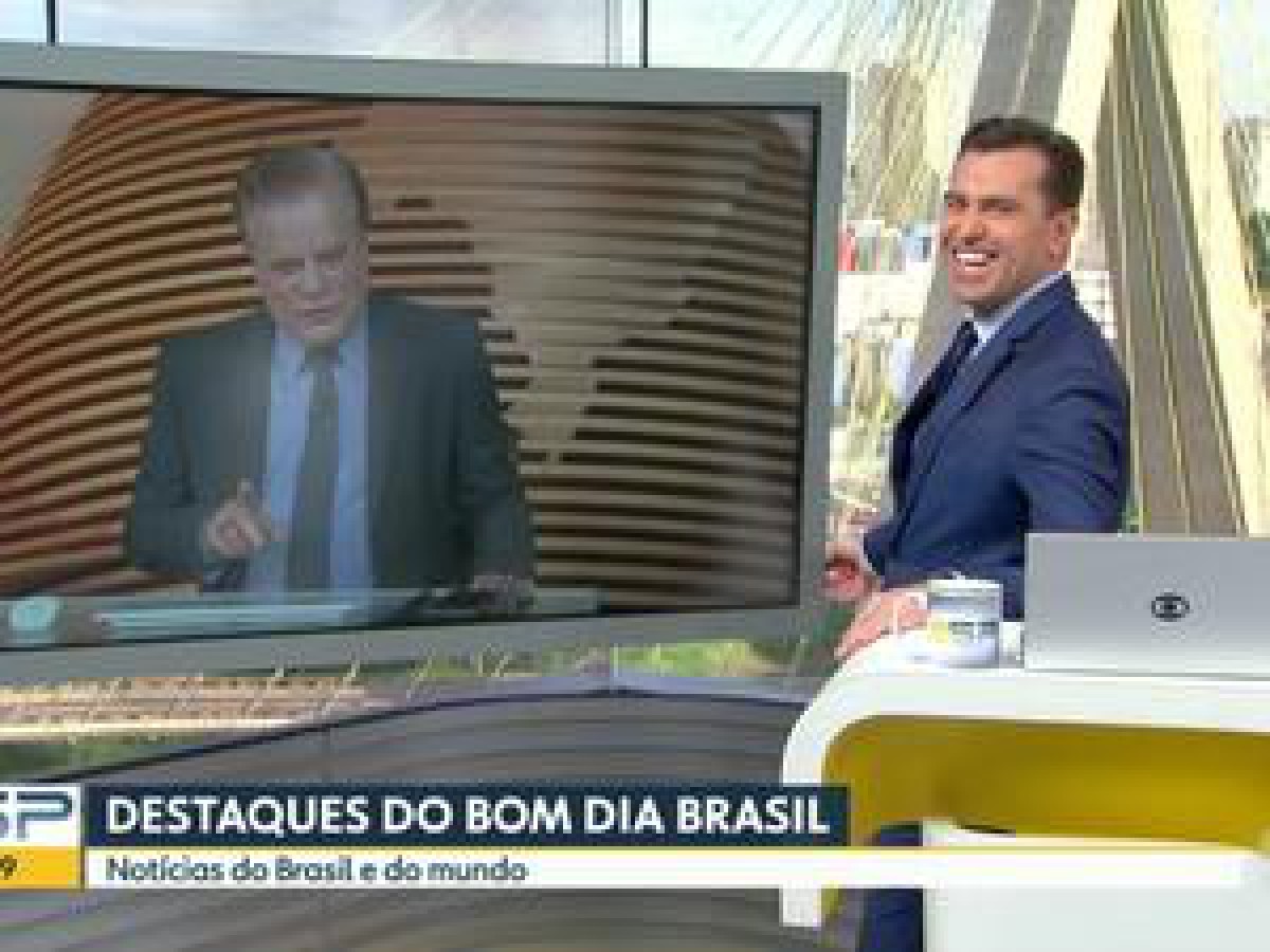 Chico Pinheiro e Rodrigo Bocardi fizeram piada com a gafe do amigo - Reprodução / TV Globo
