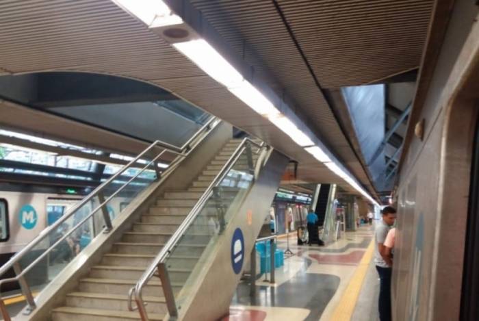 Passageira foi socorrida por funcionários e seguranças do MetrôRio