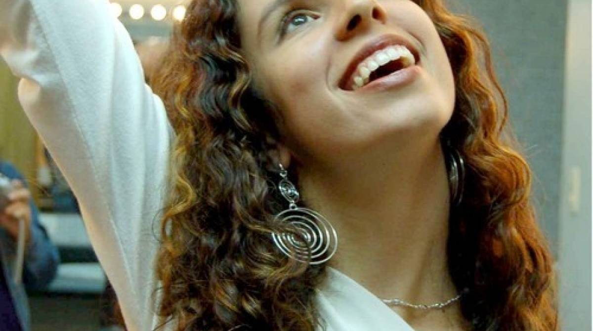 Sara Bentes, artista e escritora premiada no Brasil e no exterior