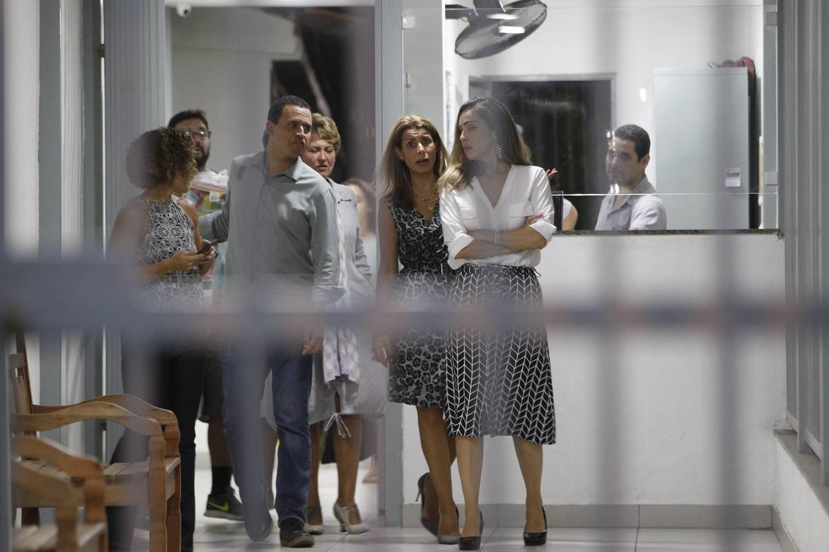 2019-02-26 - Policia faz nova reconstitui&ccedil;&atilde;o como parte da investigacao do Caso Marielle Franco, vereadora do PSOL e militante dos Direitos Humanos, assassinada em marco de 2018. Na imagem, Simone Sibilio e Giniton Lages, promotora e delegado do caso, presentes na nova reconstituicao, na rua dos Invalidos, onde estiveram os assassinos. Foto de Alexandre Brum / Agencia O Dia - POLICIA CIDADE