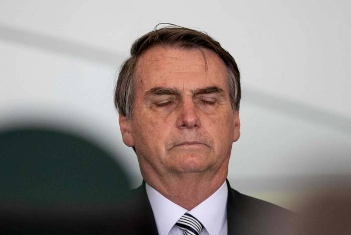 Bolsonaro endossou tese levantada por site que falsamente atribuiu à jornalista do jornal Estado de São Paulo declaração de que teria "intenção" de "arruinar Flávio Bolsonaro e o governo"