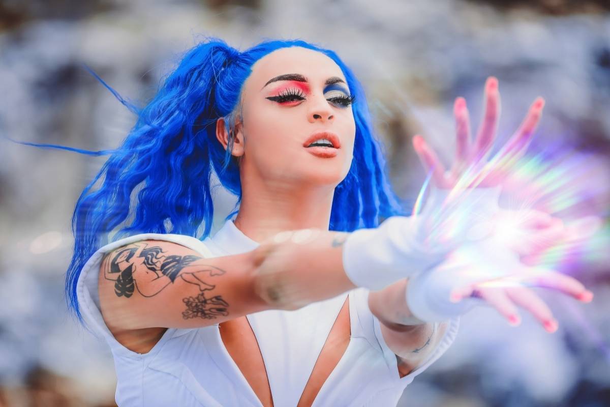 Pablo Vittar no clipe da música 'Buzina'