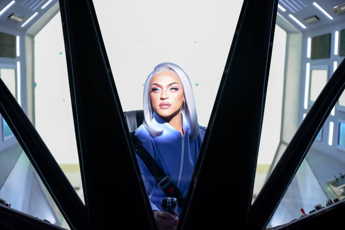 Pablo Vittar no clipe da música 'Buzina'